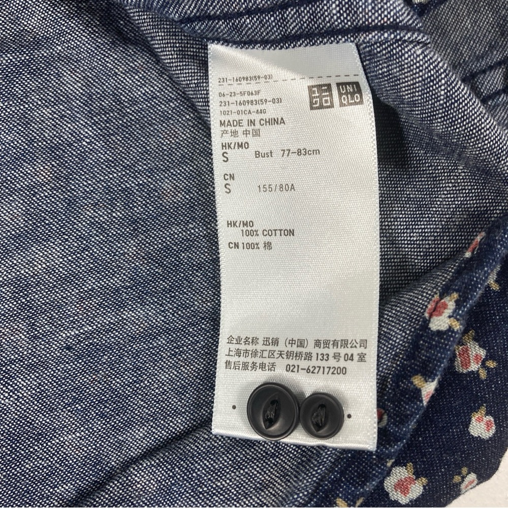 UNIQLO Shirt Women Blue Denim Cotton Red Floral Button Front S Casual Pocket - Picture 9 of 15